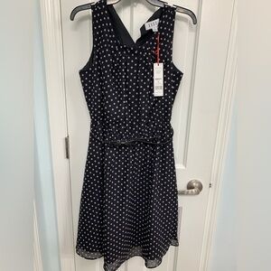 Elle black/white, sleeveless dress w/ geometric pattern. Size M